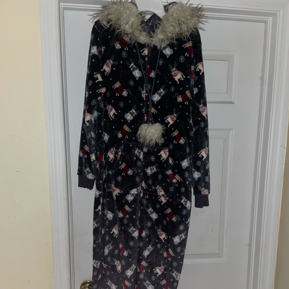 Christmas Dogs onesie size Large 12/14
